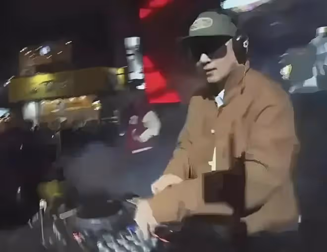 具俊曄太會蹭,出差不忘哄大S,打碟舞台用了大S最喜歡的紋身圖案