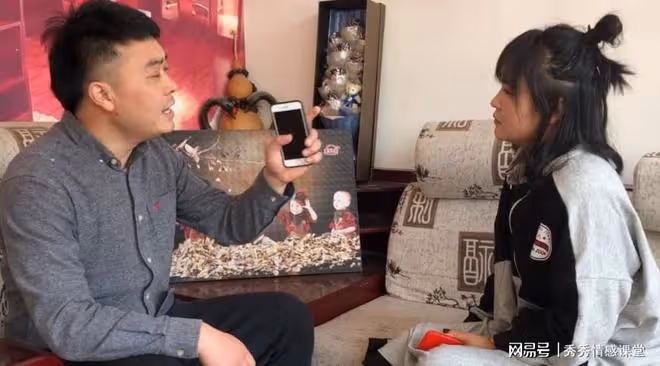 鳳凰男一家4口搬進陪嫁房還要求加名,我扔回一萬彩禮:退婚