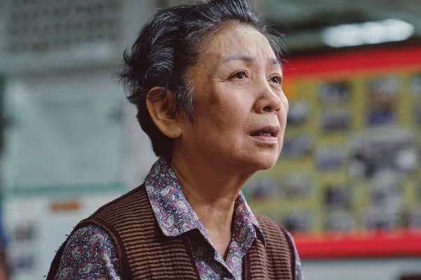 女兒帶兩孫旅行玩4天！ 63歲母不放心「連發731條訊息」被封鎖，女兒解鎖後「傳來的第一句話」她懊悔痛哭…