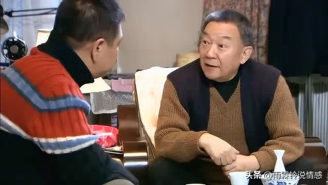 我請岳父吃飯，想向他借點錢，岳父進餐廳「卻連點5盤番茄炒蛋」，老闆確認3次才敢上菜，我感到不對勁，結帳時卻瞬間驚呆…