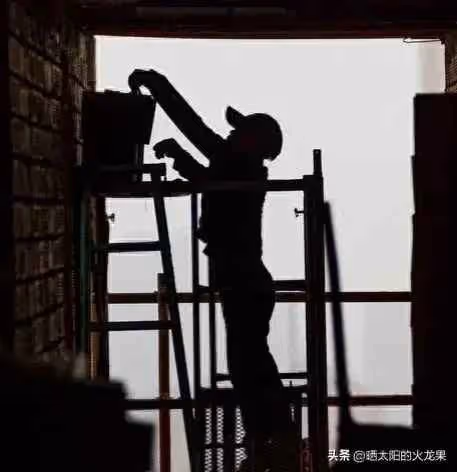 兒子買房我拿30萬，錢到帳後他把我拉黑，6年後兒子找我才醒悟