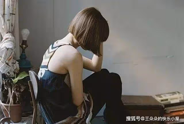 「媽媽去世後我搬去和哥哥嫂嫂一起住，每次領薪水我拿錢要補貼房租哥哥都堅決不拿！但有天下班回到家姪子笑笑對我說了一句話，我當天就決定冒雨搬家….」
