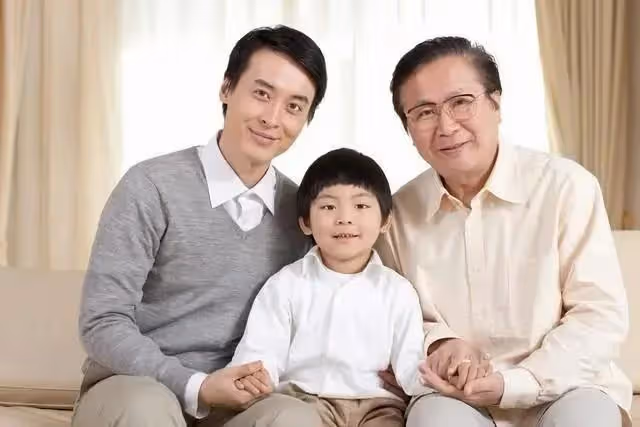 前妻外遇定居國外，我替前岳母養老5年，晚上她卻突然要走了，喪禮上前妻突然現身…律師一唸遺囑親友全傻了