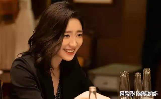 玫瑰的故事:全劇最甜一幕,黃亦玫謊稱不敢睡,方協文溫柔攬入懷