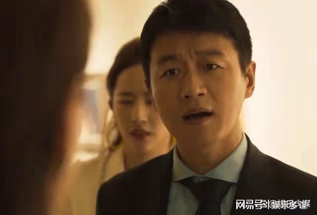 玫瑰的故事:全劇最甜一幕,黃亦玫謊稱不敢睡,方協文溫柔攬入懷