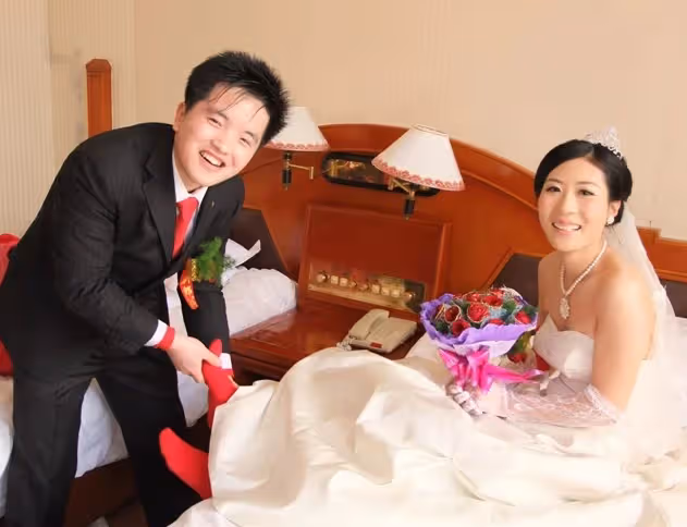 我長得不好看又賺得比老公少！ 老公外遇我提離婚「女兒卻選擇跟爸爸」…女兒結婚時「我為彌補母愛給她150萬」當天卻被安排到角落，婚禮結束後「她又登門提一要求」我才恍然大悟