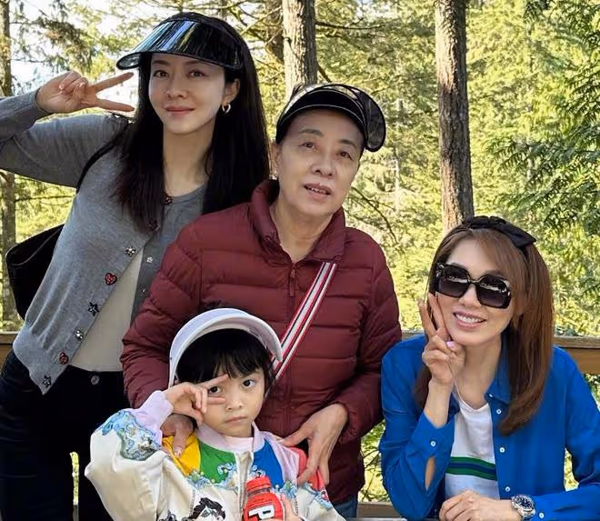 熊黛林和婆家人旅遊,百億婆婆同框出鏡,大姑姐郭可盈很漂亮