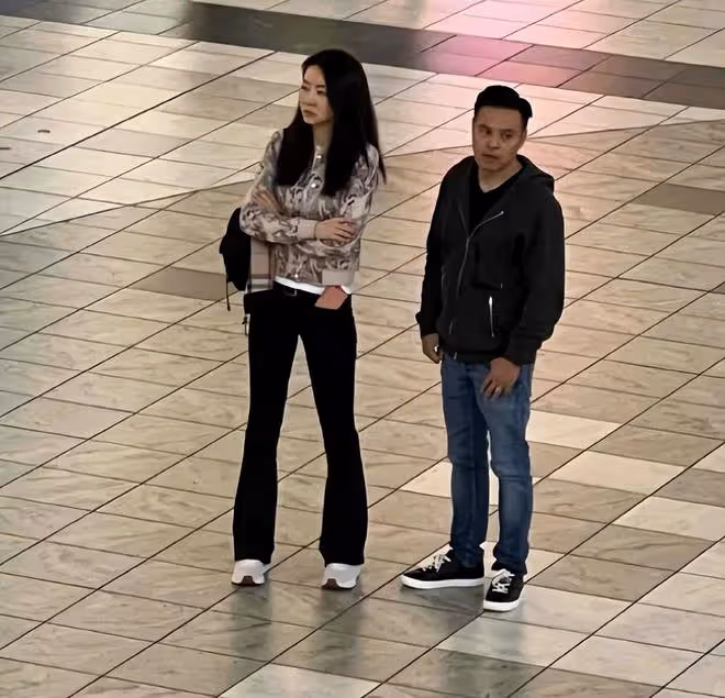 熊黛林和婆家人旅遊,百億婆婆同框出鏡,大姑姐郭可盈很漂亮