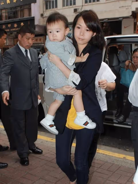 同樣是為豪門未婚生子,有人能得百億財產,有人或一分錢拿不到