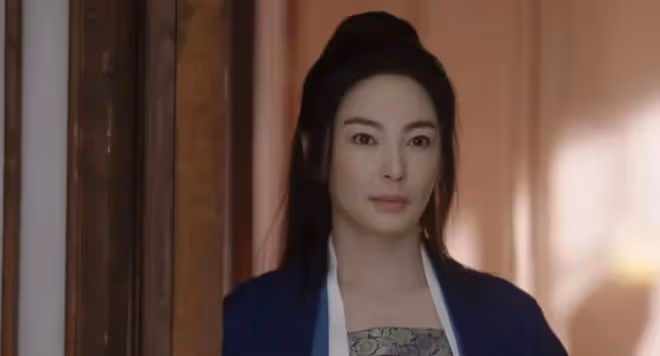 同是37歲,何泓姍和張雨綺的兩種狀態,體現天然臉和科技臉區別
