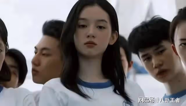 還沒紅就要涼了!周也黑臉對待央視記者,反過來責怪央視活動方