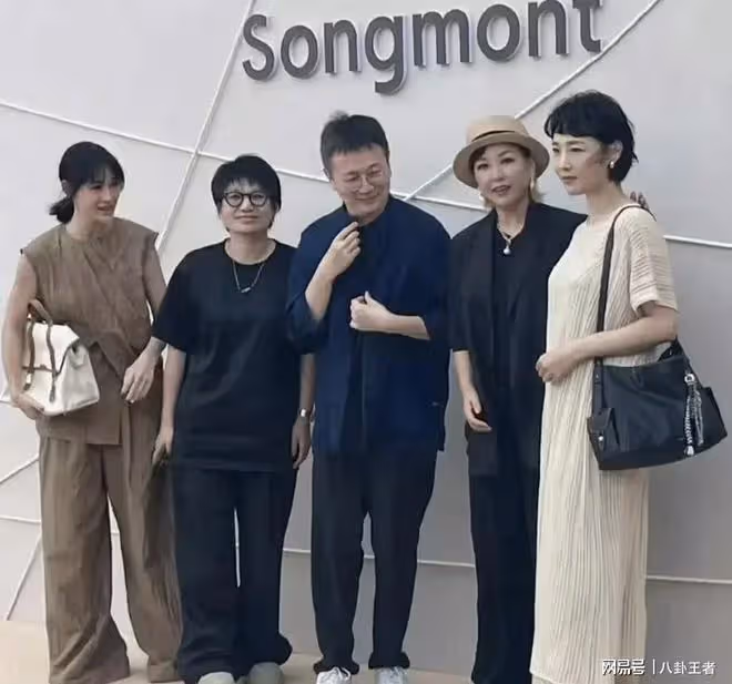 白百何一碰就懷孕?穿大碼裙子孕態足疑懷三胎,全場男士紛紛側目