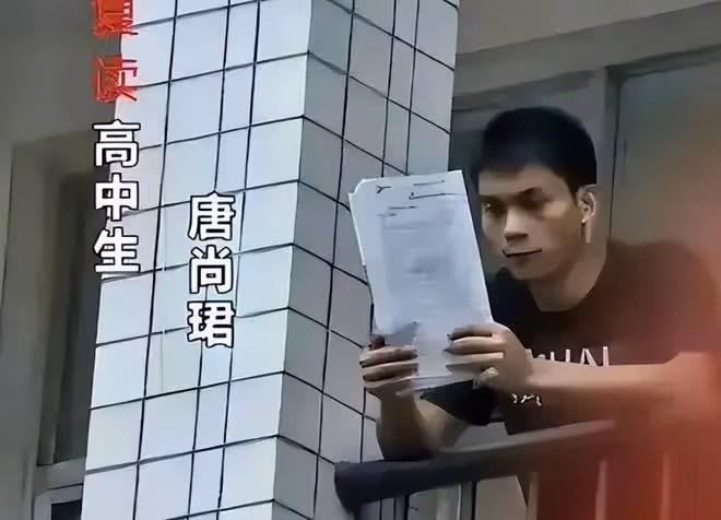 2024年高考結束:裝睡十六年的唐尚珺,終於被冷酷的現實錘醒了!