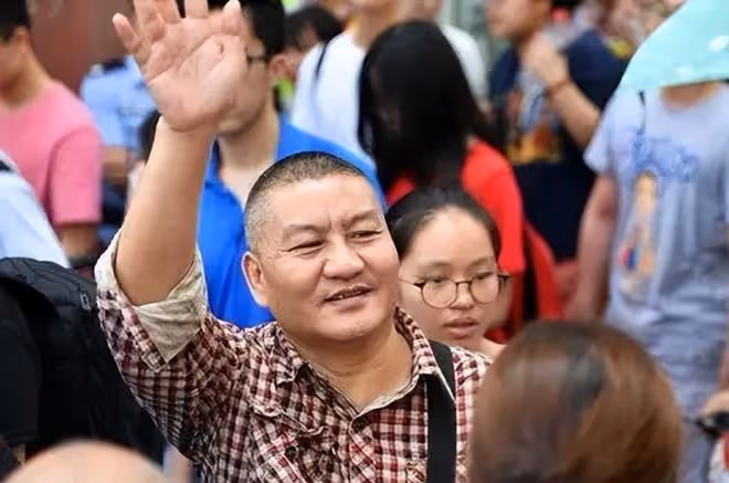 2024年高考結束:裝睡十六年的唐尚珺,終於被冷酷的現實錘醒了!
