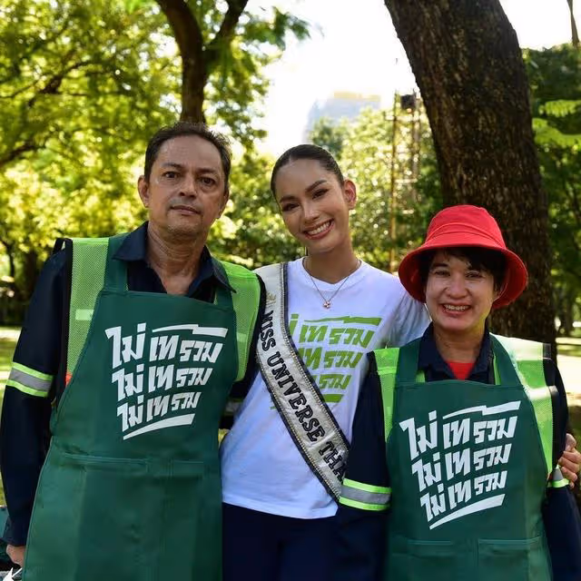 垃圾堆中長大泰國選美冠軍:洗公廁吃施捨食物,美外表藏感動故事