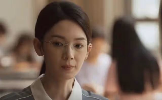 玫瑰的故事:看到白曉荷知三當三,才懂黃振華出軌家暴