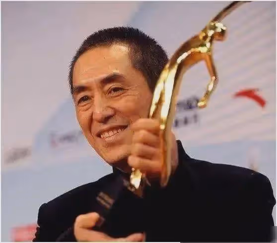 戴全套珠寶過42歲生日的陳婷,6年生3胎,是生育機器還是真幸福?