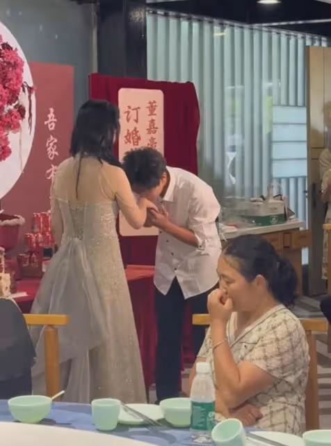 情侶高考結束後直接訂婚，在家長見證下走完儀式，網友看完羨慕