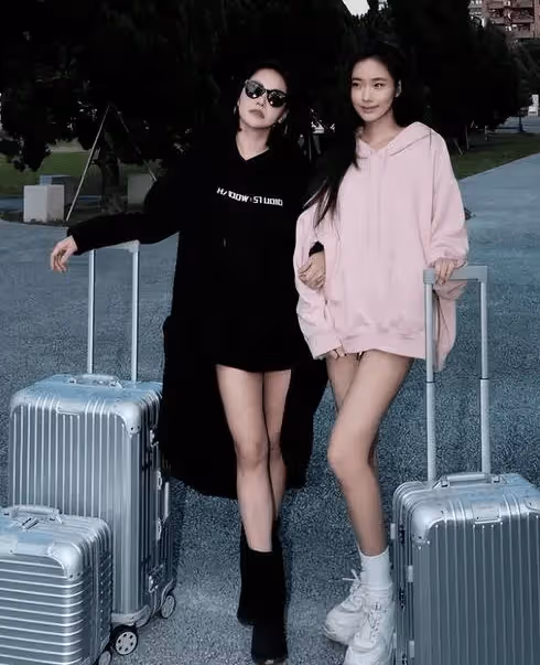 小S現身長女畢業晚會,Elly身材好撞臉吳佩慈,三個女兒全是名媛風