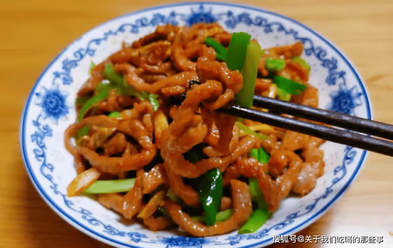 炒豬瘦肉,切記不要直接下鍋炒!掌握好2個難點,出鍋又嫩又香