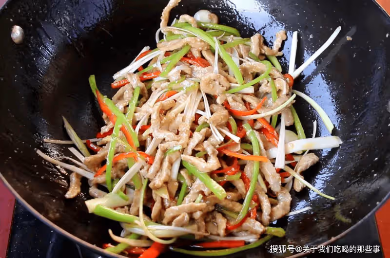 炒豬瘦肉,切記不要直接下鍋炒!掌握好2個難點,出鍋又嫩又香