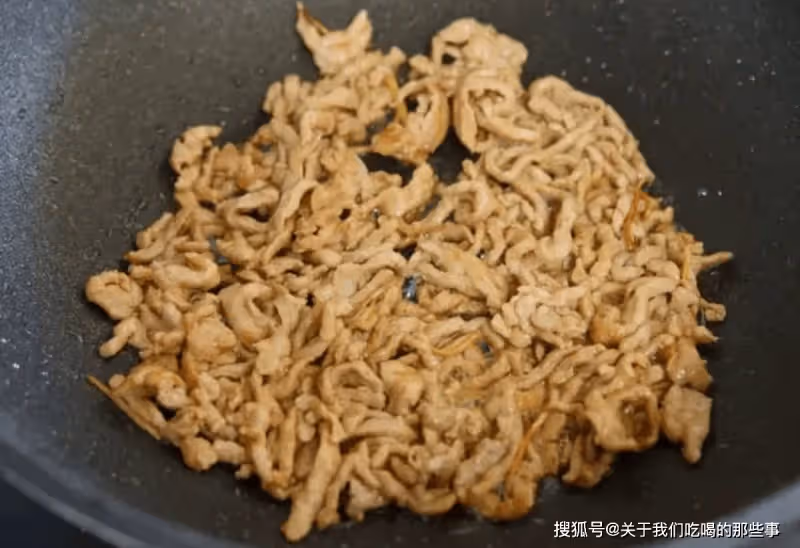 炒豬瘦肉,切記不要直接下鍋炒!掌握好2個難點,出鍋又嫩又香