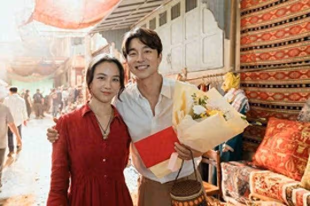 湯唯孔劉殺青合照曝光,與丈夫金泰勇同框笑容溫婉
