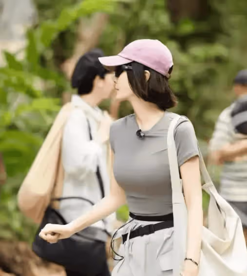 秦嵐的身材真不是蓋的！你敢相信她44歲了嗎？身材管理真讓人驚訝