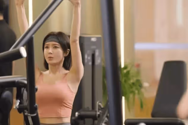 秦嵐的身材真不是蓋的!你敢相信她44歲了嗎?身材管理真讓人驚訝
