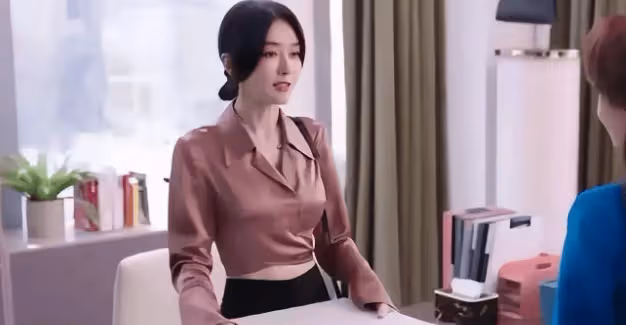 秦嵐的身材真不是蓋的!你敢相信她44歲了嗎?身材管理真讓人驚訝
