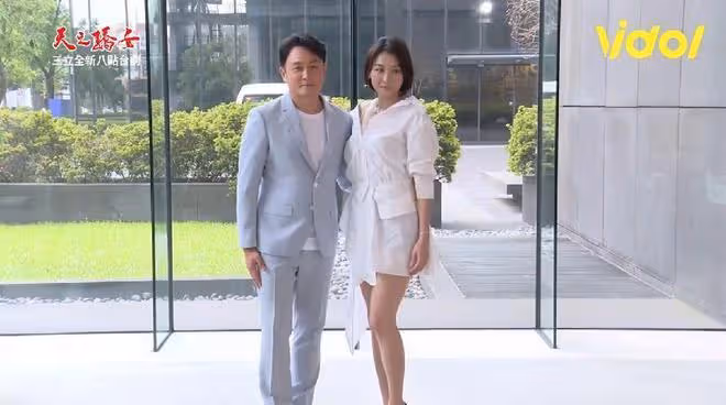 江祖平的顏值太高了，就算穿商務風的服裝，依舊很年輕