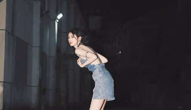 鞠婧禕火出圈的穿搭都很美，簡單的牛仔服裝，也是不平凡的