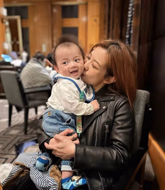 難以接受!TVB男星公開2歲兒子患罕見病,發育遲緩嚴重影響生活,計劃生二胎