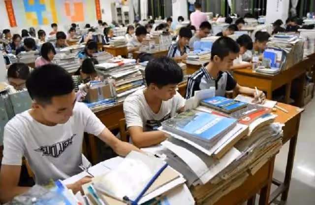 2018年最囂張高考生,嘲笑高考題垃圾耽誤打工,最終考了多少分?