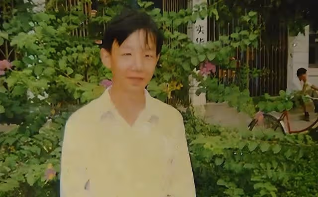 湖北才子住網吧10年,熬成肺癆回家5天離世,遺產20個遊戲帳號
