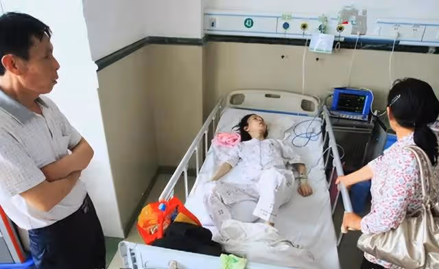 湖北才子住網吧10年,熬成肺癆回家5天離世,遺產20個遊戲帳號