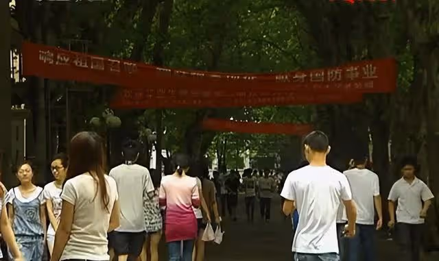 湖北才子住網吧10年,熬成肺癆回家5天離世,遺產20個遊戲帳號