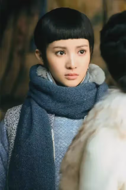 玫瑰的故事:劉亦菲藍色泳裝太美了,天然身材打臉內娛多少排骨精