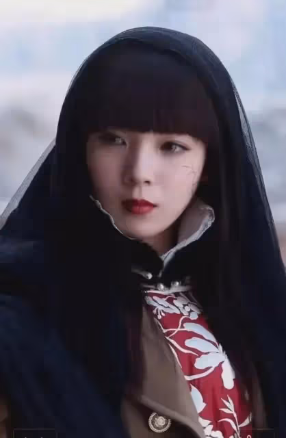 玫瑰的故事:劉亦菲藍色泳裝太美了,天然身材打臉內娛多少排骨精