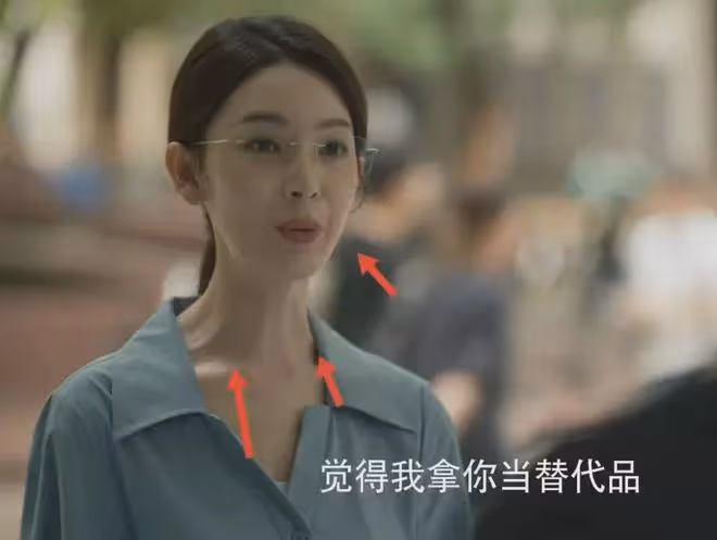 玫瑰的故事：劉亦菲藍色泳裝太美了，天然身材打臉內娛多少排骨精