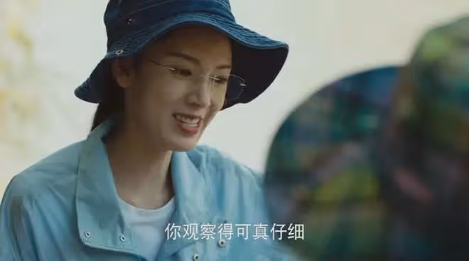 玫瑰的故事：劉亦菲藍色泳裝太美了，天然身材打臉內娛多少排骨精