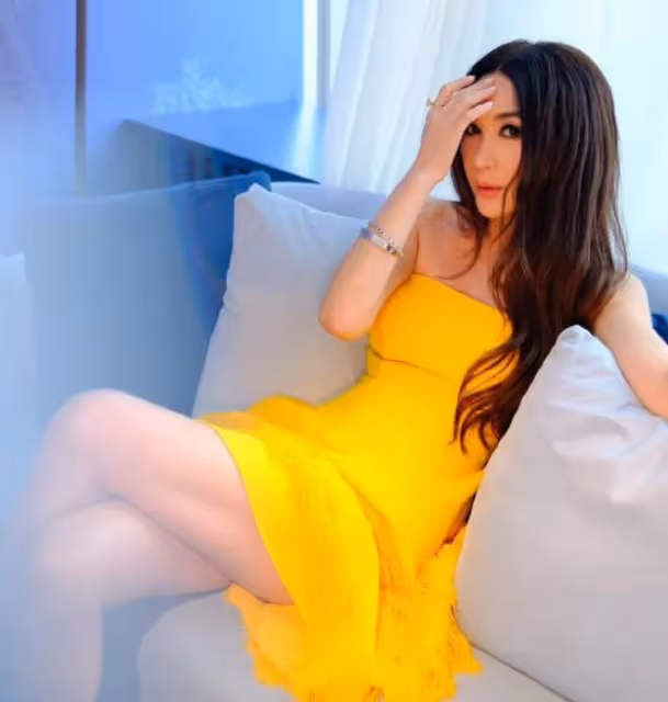 性感港星嫁富商24年拒生孩子!領養內地棄嬰,長大後被指像老公?