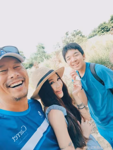 性感港星嫁富商24年拒生孩子！領養內地棄嬰，長大後被指像老公？