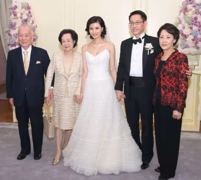 李嘉欣獲60歲姐姐慶生!顏值同樣搶鏡!離婚後也嫁入豪門