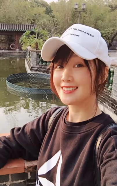 梁小冰54歲顏值驚艷!自爆幼年遭遇痛苦!直言對父母沒有恨!