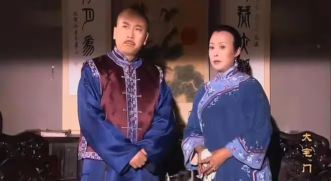 公交站邂逅陳曉旭68歲前夫！穿拖鞋鬍子拉碴，老戲骨卻毫無明星范