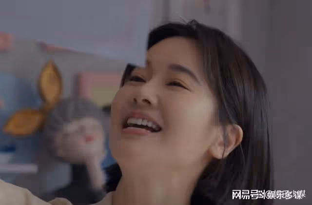 小三黃思思心機曝光:頒獎典禮上故意擁抱于海,被許夢安識破