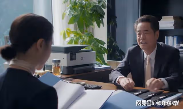 小三黃思思心機曝光:頒獎典禮上故意擁抱于海,被許夢安識破