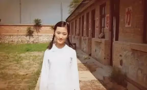 《父母愛情》都捧不紅的女明星,13歲考上戲,如今卻因整容無戲拍