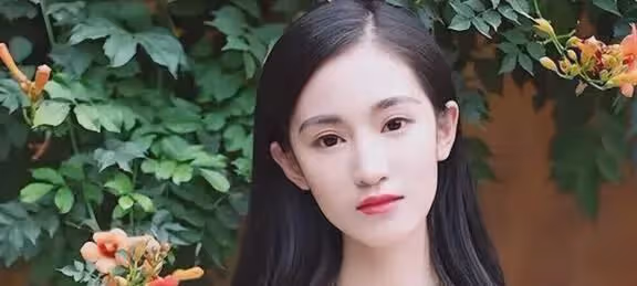 《父母愛情》都捧不紅的女明星,13歲考上戲,如今卻因整容無戲拍
